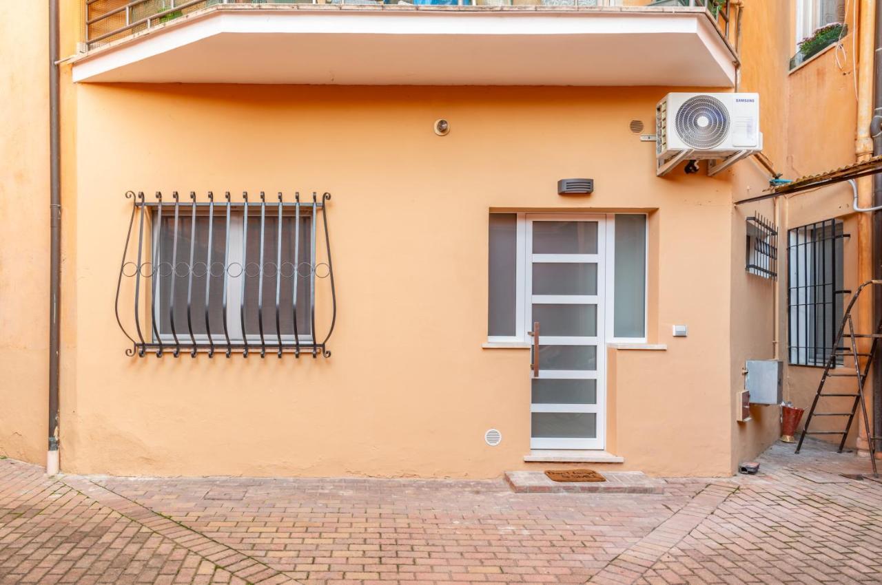 Un Nido A Mantova Historic Apt Near The Center! Екстериор снимка